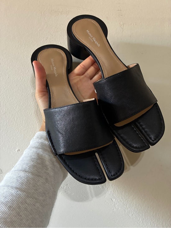 Maison Martin Margiela Shoes - Maison Martin Margiela Black Leather Tabi Slide Mules